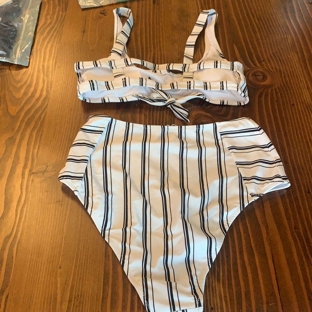 Cupshe black and white striped swimsuit - Picture 2 of 2